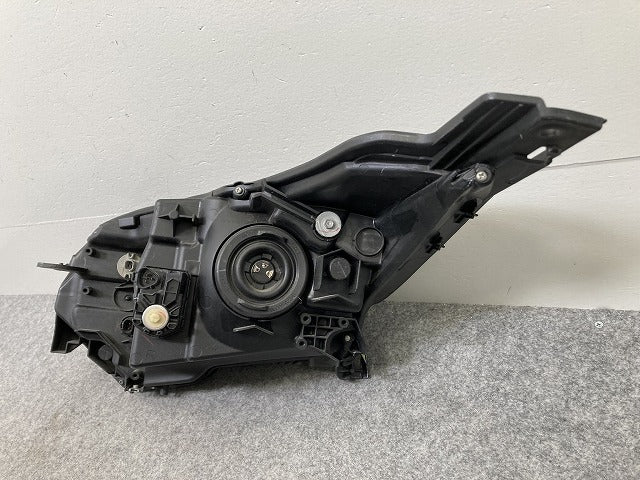 ヴェゼル/VEZEL RU1/RU2/RU3/RU4 純正 前期 右 ヘッドライト/ランプ レベライザーキセノン HID KOITO 100-18085 ホンダ(145242)
