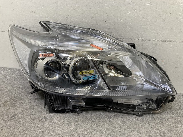 ジャンク!プリウス 30系/ZVW30 純正 右 ヘッドライト/ランプ キセノン HID レベライザー KOITO 47-49 トヨタ(145248)
