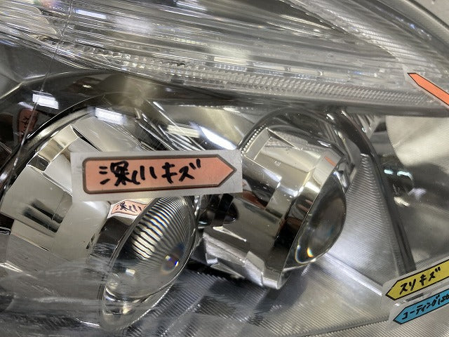 ジャンク!プリウス 30系/ZVW30 純正 右 ヘッドライト/ランプ キセノン HID レベライザー KOITO 47-49 トヨタ(145248)