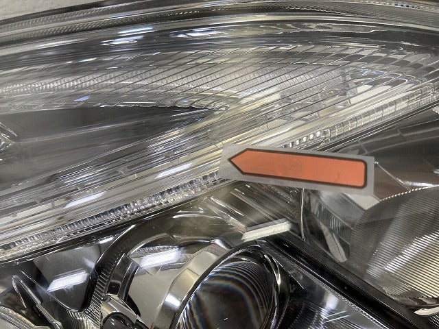 ジャンク!プリウス 30系/ZVW30 純正 右 ヘッドライト/ランプ キセノン HID レベライザー KOITO 47-49 トヨタ(145248)