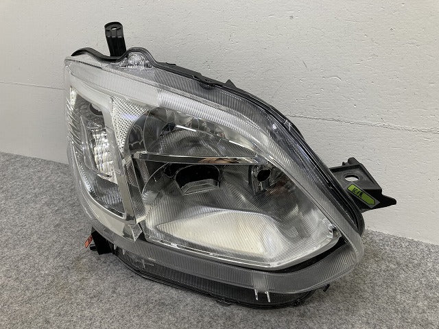 パッソ/ブーン M700A/M710A/M700S/M710S 純正 右 ヘッドライト/ランプ キセノン HID レベライザー KOITO 100-69027 トヨタ(145250)