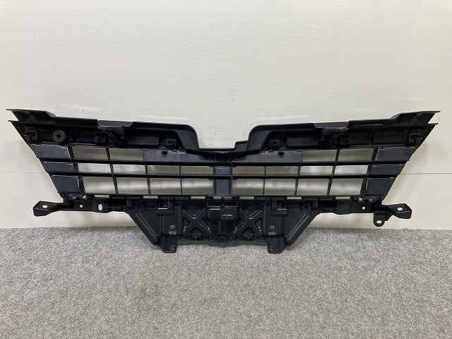ヴォクシー VOXY 80系/ZRR80W/ZRR85W/ZRR80G/ZRR85G ハイブリッド/ZWR80W/ZWR80G 純正 前期 フロントグリル 53111-28680/710 202(145258)