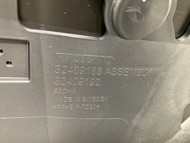 新品!XC40 XB系 左 リア ドア サイドパネル 32409186 素地 ボルボ(145277)