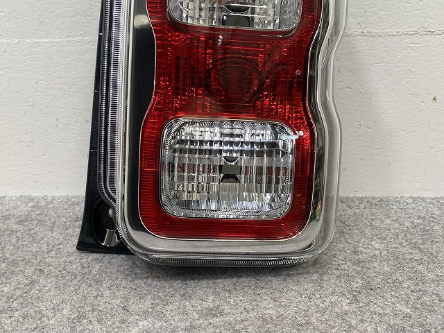 新品!ハスラー MR92S/MR52S 純正 右 テールランプ/ライト/レンズ ハロゲン KOITO 220-5939W 35650-59S00 スズキ(145282)