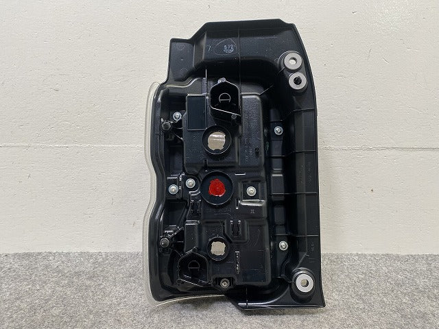 新品!ハスラー MR92S/MR52S 純正 右 テールランプ/ライト/レンズ ハロゲン KOITO 220-5939W 35650-59S00 スズキ(145282)
