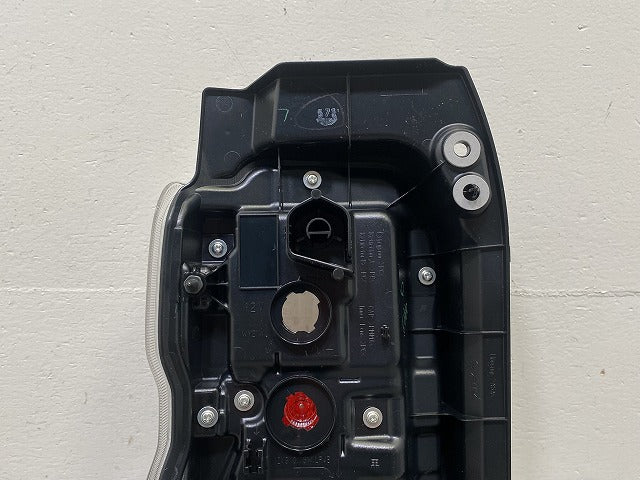 新品!ハスラー MR92S/MR52S 純正 右 テールランプ/ライト/レンズ ハロゲン KOITO 220-5939W 35650-59S00 スズキ(145282)
