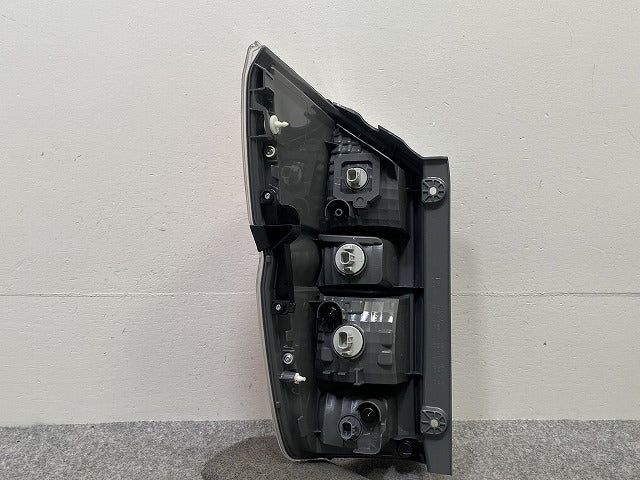 新品!ステップワゴン RK1/RK2 右 テールランプ/ライト/レンズ ハロゲン STANLEY P8895 ホンダ(145284)