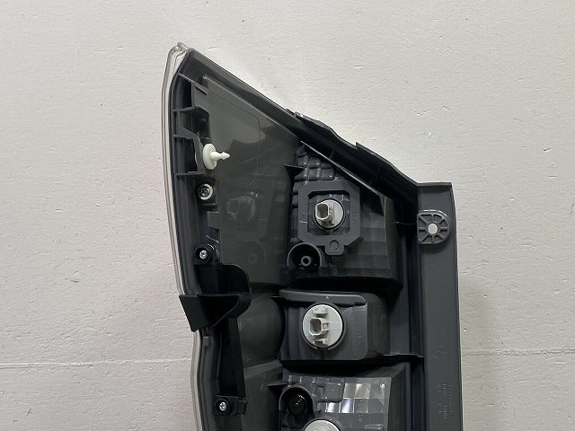 新品!ステップワゴン RK1/RK2 右 テールランプ/ライト/レンズ ハロゲン STANLEY P8895 ホンダ(145284)