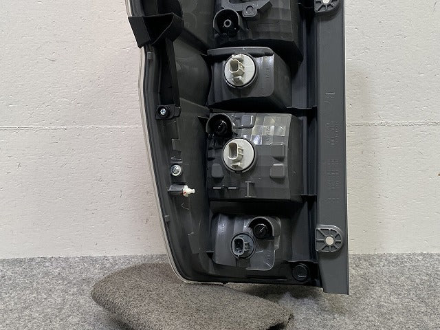 新品!ステップワゴン RK1/RK2 右 テールランプ/ライト/レンズ ハロゲン STANLEY P8895 ホンダ(145284)