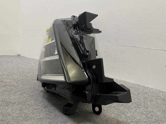 セレナ C28/NC28/FC28/FNC28 e-POWER/GC28/GFC28 純正 右 ヘッドライト/ランプ レベライザーLED 刻印E KOITO 100-2379Y 日産(145289)