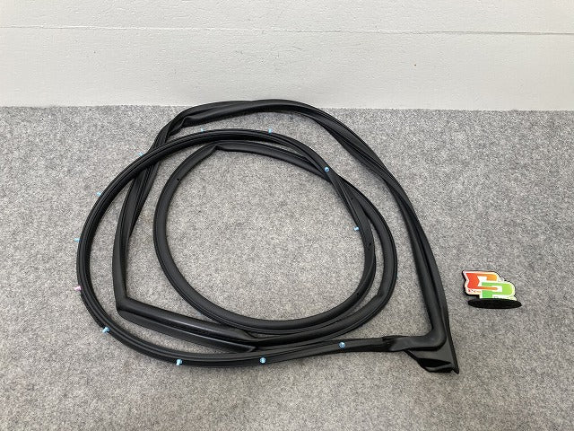 新品!フリード GT1/GT2/GT3/GT4/GT5/GT6/GT7/GT8 純正 右 フロント ドア ウェザーストリップ 72310-33F-003 ホンダ(145301)