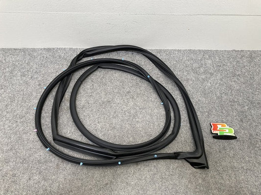 新品!フリード GT1/GT2/GT3/GT4/GT5/GT6/GT7/GT8 純正 右 フロント ドア ウェザーストリップ 72310-33F-003 ホンダ(145301)