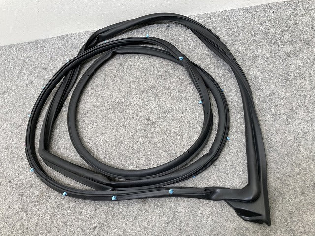 新品!フリード GT1/GT2/GT3/GT4/GT5/GT6/GT7/GT8 純正 右 フロント ドア ウェザーストリップ 72310-33F-003 ホンダ(145301)