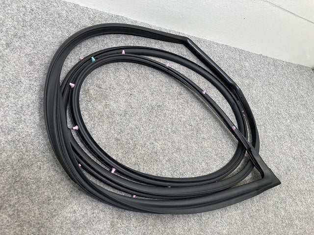 新品!フリード GT1/GT2/GT3/GT4/GT5/GT6/GT7/GT8 純正 左 リア ドア ウェザーストリップ 72350-33F-003 ホンダ(145302)