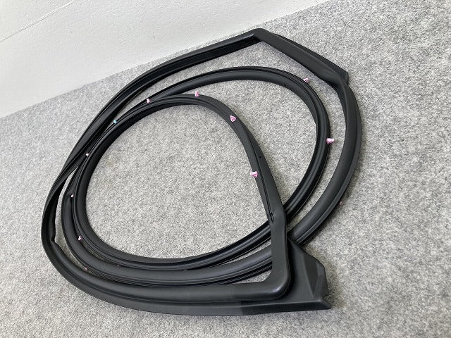 新品!フリード GT1/GT2/GT3/GT4/GT5/GT6/GT7/GT8 純正 左 リア ドア ウェザーストリップ 72350-33F-003 ホンダ(145302)