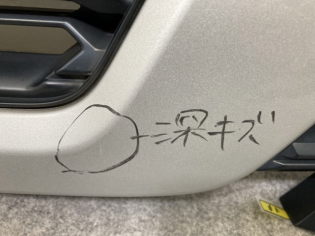 キャラバン NV350 E26 純正 後期 フロント グリル/ラジエーターグリル カメラ付 62310 5YE0A/5YE1A シルバー メタリック 日産(145312)