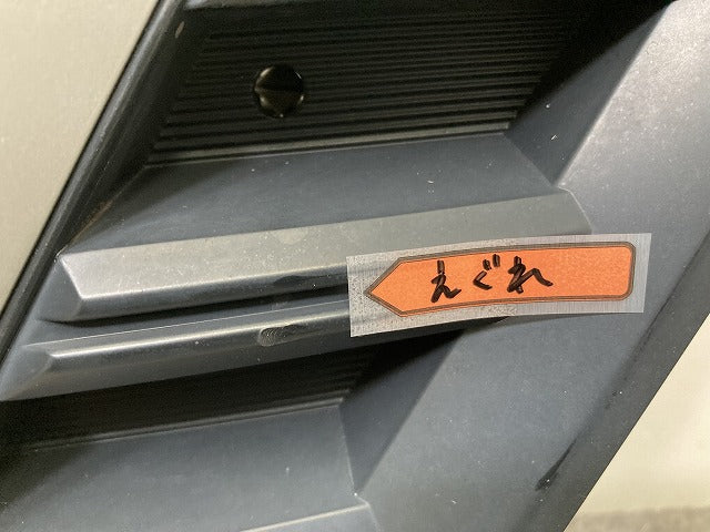 キャラバン NV350 E26 純正 後期 フロント グリル/ラジエーターグリル カメラ付 62310 5YE0A/5YE1A シルバー メタリック 日産(145312)