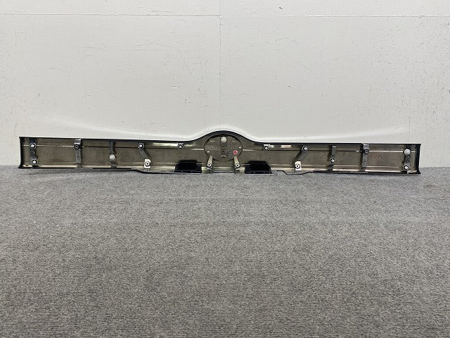 ヴォクシー VOXY 80系/ZRR80W/ZRR85W/ZRR80G/ZRR85G/ZWR80W/ZWR80G 純正 後期 リア ガーニッシュ 76811-28360/76801-28900(145329)