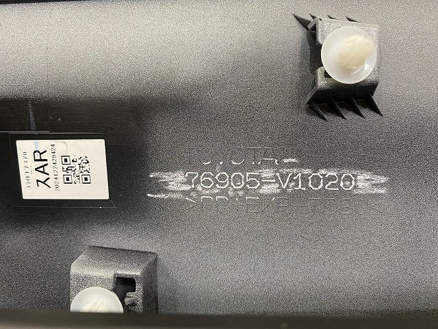 ヴォクシー/ノア 90系/MZRA90W/MZRA95W ハイブリッド/ZWR90W/ZWR95W 純正 右 スライドドア サイドパネル 76905-V1020 070(145331)