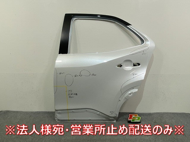 ヤリスクロス MXPB10/MXPB15 ハイブリッド/MXPJ10/MXPJ15 純正 左 リア ドア プラチナホワイトパールマイカ 089 トヨタ(145335)
