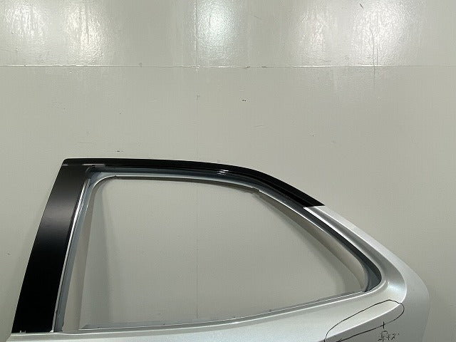 ヤリスクロス MXPB10/MXPB15 ハイブリッド/MXPJ10/MXPJ15 純正 左 リア ドア プラチナホワイトパールマイカ 089 トヨタ(145335)