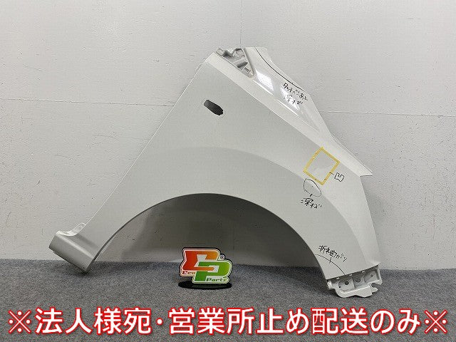 ミライース/ピクシスエポック LA350S/LA360S LA350A/LA350A 純正 右 フロント フェンダー 53811-B2A90 ホワイト W19 ダイハツ(145341)