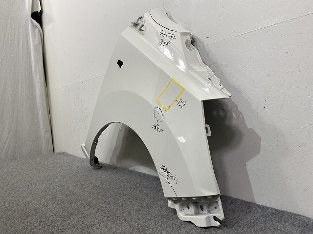 ミライース/ピクシスエポック LA350S/LA360S LA350A/LA350A 純正 右 フロント フェンダー 53811-B2A90 ホワイト W19 ダイハツ(145341)