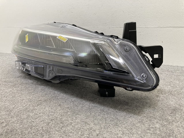 キックス/KICKS オーテック/P15/RP15/SNP15 純正 右 ヘッドライト/ランプ レベライザーLED ICHIKOH 1989 26010-5RY2B 日産(145347)