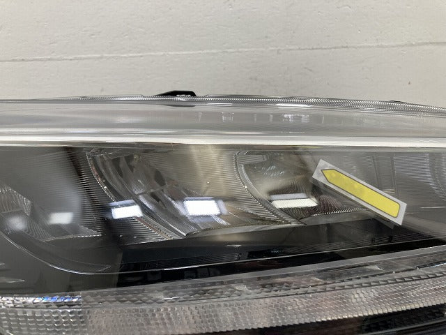 キックス/KICKS オーテック/P15/RP15/SNP15 純正 右 ヘッドライト/ランプ レベライザーLED ICHIKOH 1989 26010-5RY2B 日産(145347)