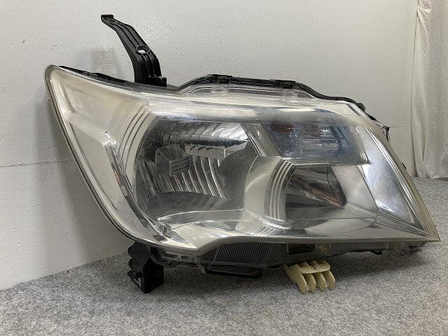 セレナ ハイウェイスター/S/X/G C26/FC26/FNC26/NC26/FPC26/FNPC26/HC26/HFC26 純正 前期 右 ヘッドライト/キセノン HID 100-23097(145361)