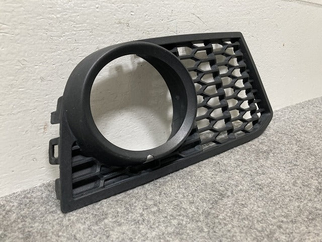 5シリーズ Mスポーツ F10/F11 純正 右 フロント ロア グリル 5111-7906198 素地 BMW(145367)