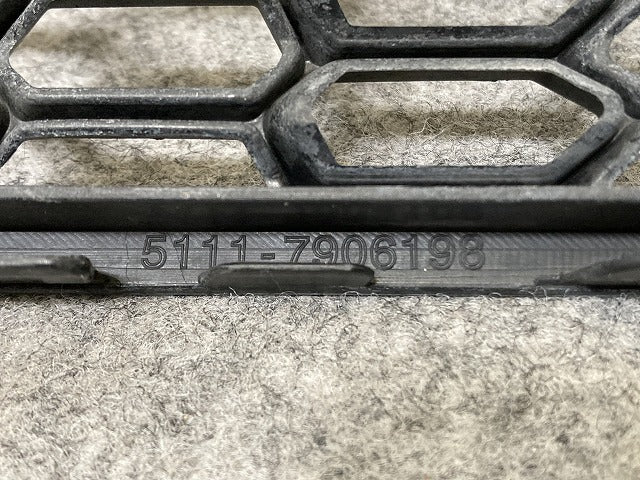 5シリーズ Mスポーツ F10/F11 純正 右 フロント ロア グリル 5111-7906198 素地 BMW(145367)