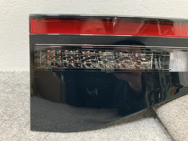 ヤリスクロス MXPB10/MXPB15 ハイブリッド/MXPJ10/MXPJ15 純正 左 テールランプ/ライト LED 刻印V2 ICHIKOH 52-332 81591-52421(145412)