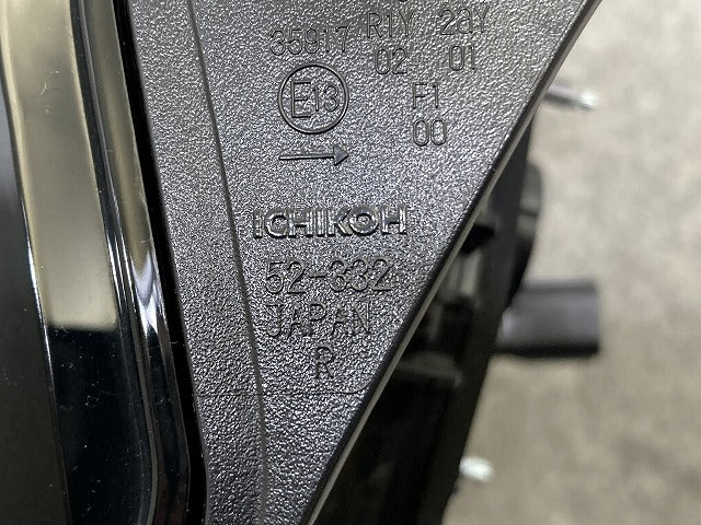 ヤリスクロス MXPB10/MXPB15 ハイブリッド/MXPJ10/MXPJ15 純正 右 テールランプ/ライト LED 刻印V2 ICHIKOH 52-332 81581-52421(145413)