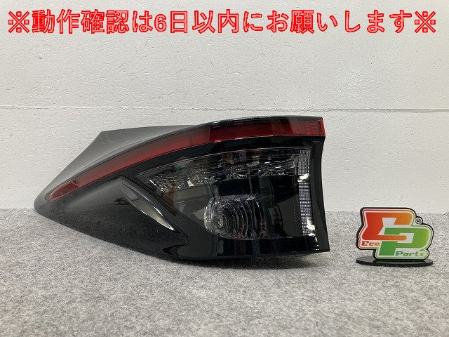 ヤリスクロス MXPB10/MXPB15 ハイブリッド/MXPJ10/MXPJ15 純正 左 テールランプ/ライト/ LED 刻印V3 ICHIKOH 52-330 81561-52E60(145414)
