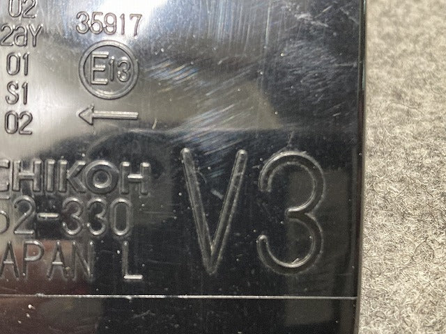 ヤリスクロス MXPB10/MXPB15 ハイブリッド/MXPJ10/MXPJ15 純正 左 テールランプ/ライト/ LED 刻印V3 ICHIKOH 52-330 81561-52E60(145414)