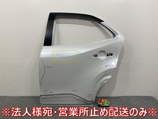ヤリスクロス MXPB10/MXPB15 ハイブリッド/MXPJ10/MXPJ15 純正 左 リア ドア バイザー付 プラチナホワイトパールマイカ 089 トヨタ(145439)