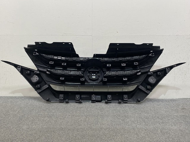 セレナ/ハイウェイスター e-POWER C27/HFC27 純正 前期 フロント グリル/ラジエーターグリル カメラ穴付 62310 5TF0A /0B ブラック(145443)
