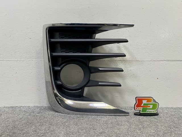 ヴォクシー VOXY ZS 80系/ZRR80W/ZRR85W 純正 前期 右 フロント フォグカバー/フォグランプカバー 52030-28050 メッキ トヨタ(145446)