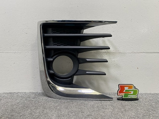 ヴォクシー VOXY ZS 80系/ZRR80W/ZRR85W 純正 前期 右 フロント フォグカバー/フォグランプカバー 52030-28050 メッキ トヨタ(145446)