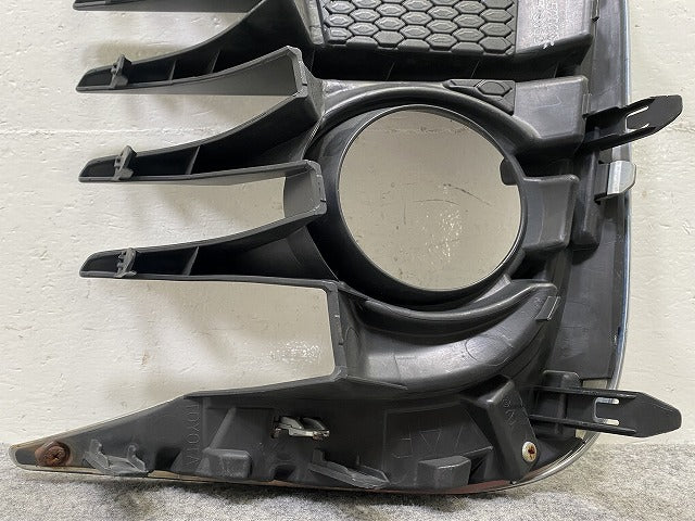 ヴォクシー VOXY ZS 80系/ZRR80W/ZRR85W 純正 前期 右 フロント フォグカバー/フォグランプカバー 52030-28050 メッキ トヨタ(145446)