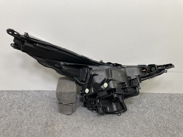 プリウス 50系/ZVW50/ZVW51/ZVW55 純正 前期 左 ヘッドライト/ランプ LED 刻印C3 KOITO 47-75 81185-47691 トヨタ(145486)
