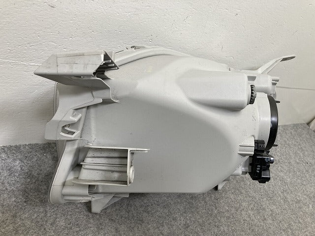 プロボックス/サクシード NCP160V/NCP165V/NHP160V 純正 右 ヘッドライト/ランプ レベライザーハロゲン 刻印A KOITO 52-279 トヨタ(145500)