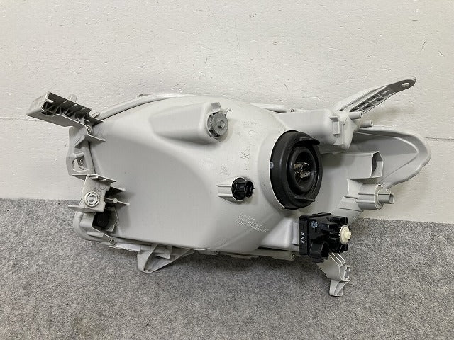 プロボックス/サクシード NCP160V/NCP165V/NHP160V 純正 右 ヘッドライト/ランプ レベライザーハロゲン 刻印A KOITO 52-279 トヨタ(145500)