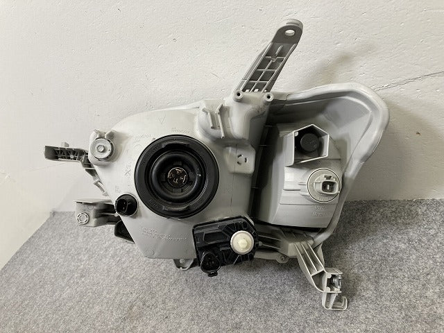 プロボックス/サクシード NCP160V/NCP165V/NHP160V 純正 右 ヘッドライト/ランプ レベライザーハロゲン 刻印A KOITO 52-279 トヨタ(145500)