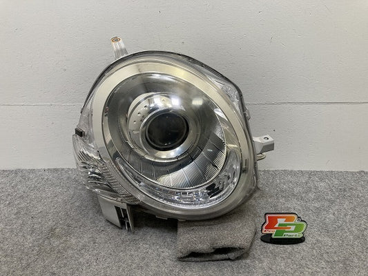 シエンタ NCP81G/NCP85G 純正 後期 右 ヘッドライト/ランプ レベライザーハロゲン KOITO 52-265 81145-52G60 トヨタ(145506)