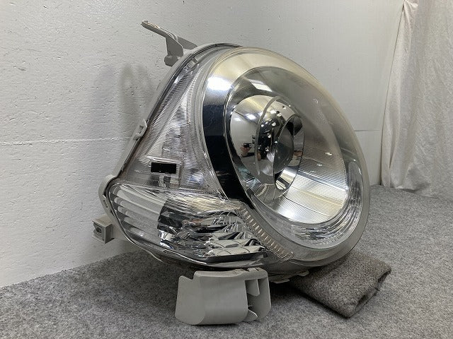 シエンタ NCP81G/NCP85G 純正 後期 右 ヘッドライト/ランプ レベライザーハロゲン KOITO 52-265 81145-52G60 トヨタ(145506)