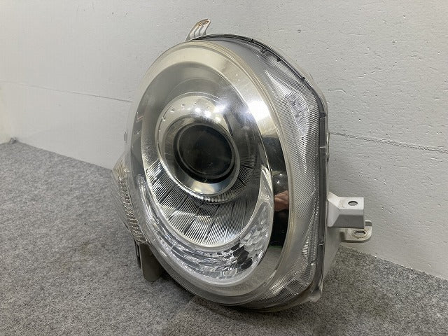 シエンタ NCP81G/NCP85G 純正 後期 右 ヘッドライト/ランプ レベライザーハロゲン KOITO 52-265 81145-52G60 トヨタ(145506)