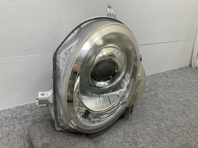 シエンタ NCP81G/NCP85G 純正 後期 左 ヘッドライト/ランプ レベライザーハロゲン KOITO 52-265 トヨタ(145508)