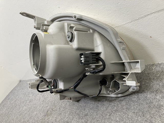 シエンタ NCP81G/NCP85G 純正 後期 左 ヘッドライト/ランプ レベライザーハロゲン KOITO 52-265 トヨタ(145508)
